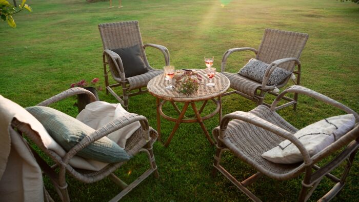 Location d'un ensemble de salon en rotin avec fauteuils en rotin pour les événements mariages et anniversaires - Location ensemble rotin pour les événements