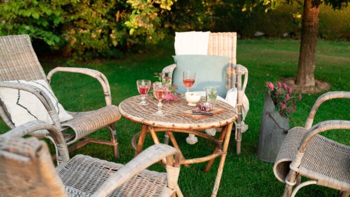 Location d'un ensemble de salon en rotin avec fauteuils en rotin pour les événements mariages et anniversaires - Location ensemble rotin pour les événements