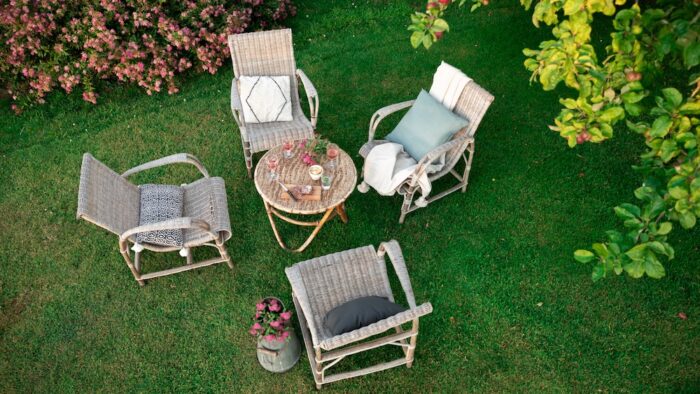 Location d'un ensemble de salon en rotin avec fauteuils en rotin pour les événements mariages et anniversaires - Location ensemble rotin pour les événements