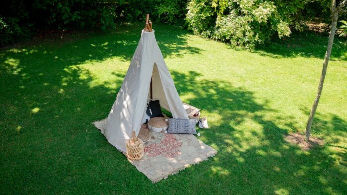 Location de tipi et coussins pour décor événements bohème, enfants, mariages, anniversaires