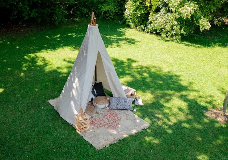 Location de tipi et coussins pour décor événements bohème, enfants, mariages, anniversaires