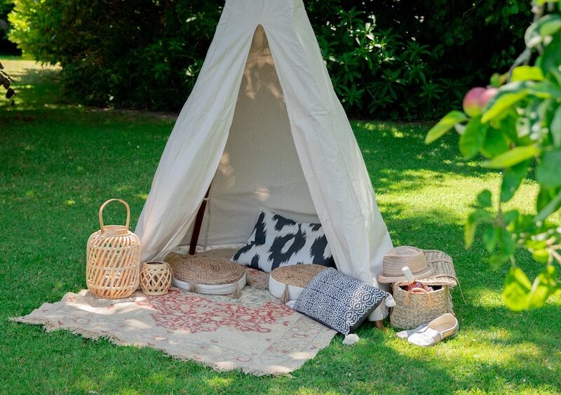 Location de tipi et coussins pour décor événements bohème, enfants, mariages, anniversaires