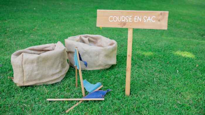 Jeu de course en sac avec sacs en toile de jute à louer pour les événements, les mariages, les anniversaires, les baby shower