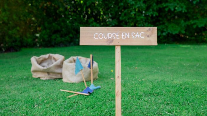 Jeu de course en sac avec sacs en toile de jute à louer pour les événements, les mariages, les anniversaires, les baby shower