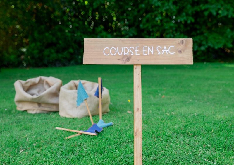 Jeu de course en sac avec sacs en toile de jute à louer pour les événements, les mariages, les anniversaires, les baby shower