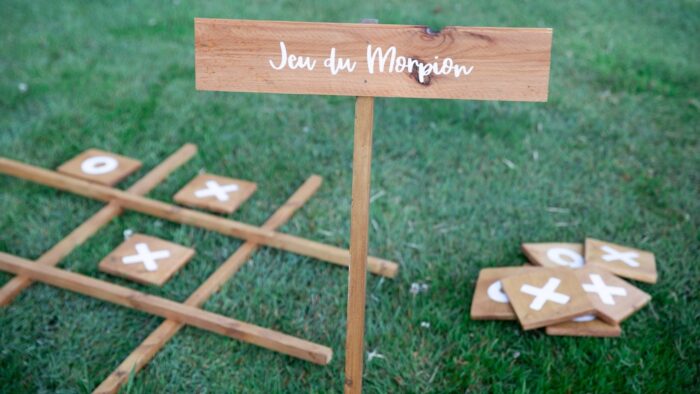 Jeu de morpion géant en bois à louer pour les événements, anniversaires, mariages, séminaires, baby shower