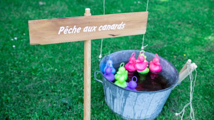 Jeu de pêche aux canards avec bassine en zinc à louer pour les événements, mariages, anniversaires, baby shower, baptêmes, séminaires