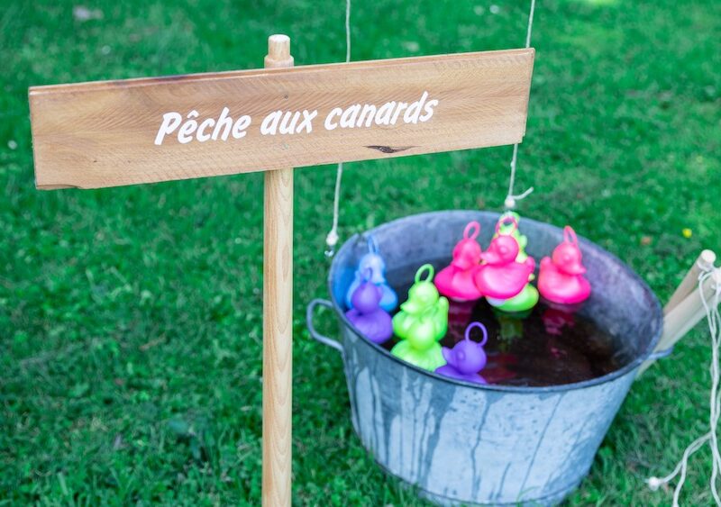 Jeu de pêche aux canards avec bassine en zinc à louer pour les événements, mariages, anniversaires, baby shower, baptêmes, séminaires