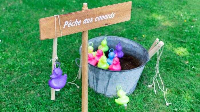 Jeu de pêche aux canards avec bassine en zinc à louer pour les événements, mariages, anniversaires, baby shower, baptêmes, séminaires