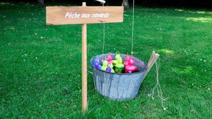 Jeu de pêche aux canards avec bassine en zinc à louer pour les événements, mariages, anniversaires, baby shower, baptêmes, séminaires