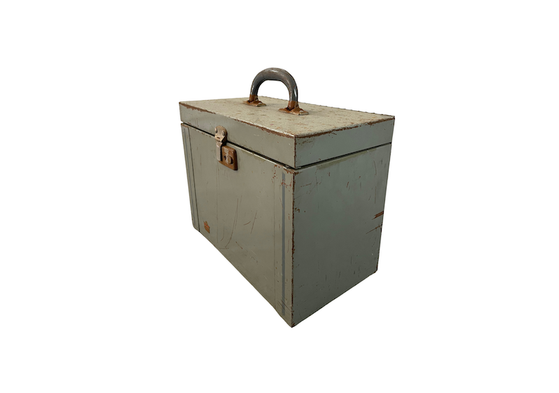 Location boite métal grise pour les événements, boite avec poignée, boite à outil, boite vintage