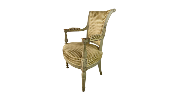 Location fauteuil velours beige pour les événements, motifs losanges, style Louis XVI, location fauteuil vintage, mariage et cérémonies laïque