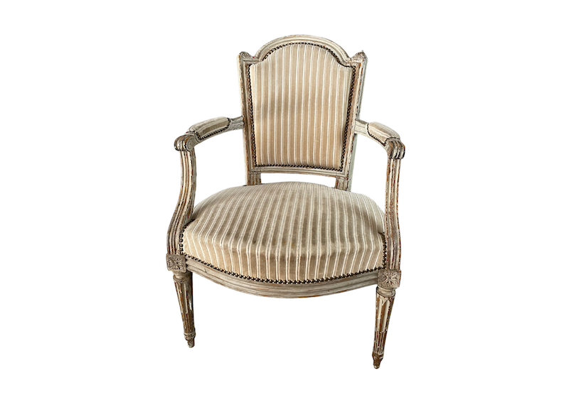 Location fauteuil velours vintage pour les événements, tissu velours beige avec motifs rayures, style Louis XV, location fauteuil vintage, mariage et cérémonies laïque