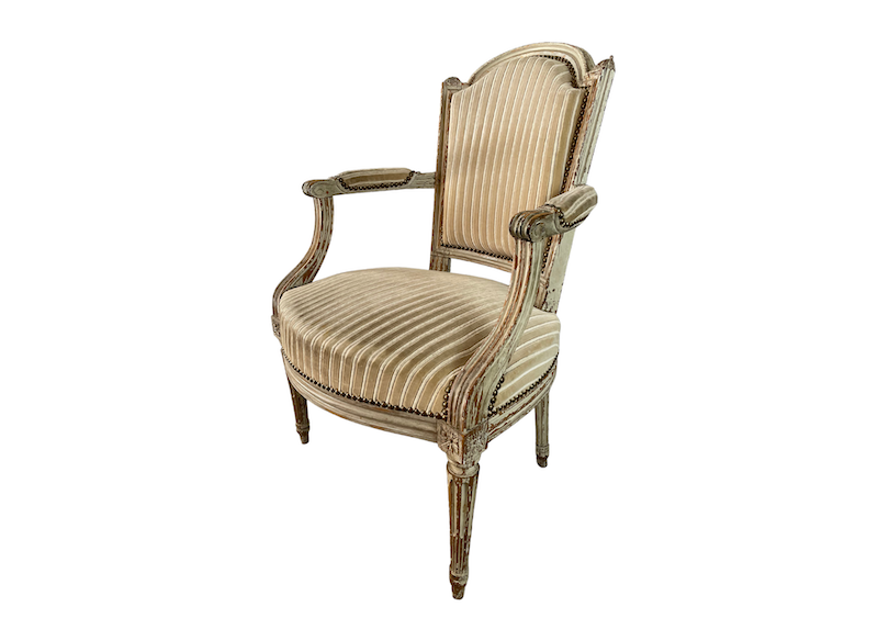 Location fauteuil velours vintage pour les événements, tissu velours beige avec motifs rayures, style Louis XV, location fauteuil vintage, mariage et cérémonies laïque