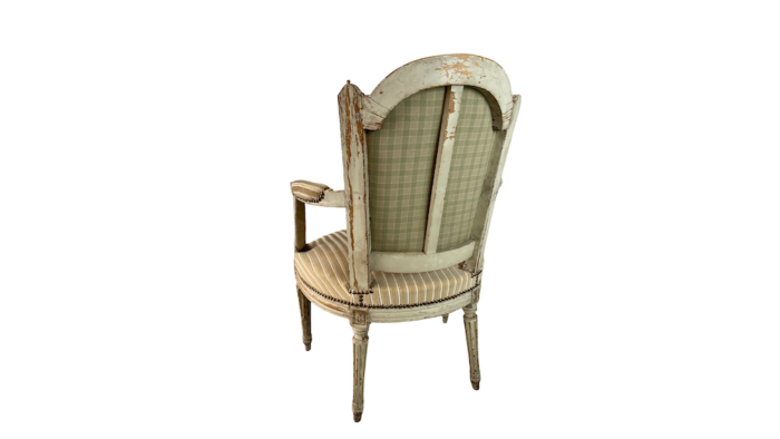 Location fauteuil velours vintage pour les événements, tissu velours beige avec motifs rayures, style Louis XV, location fauteuil vintage, mariage et cérémonies laïque