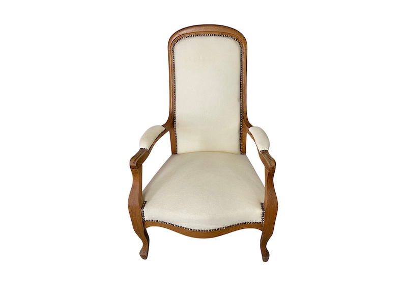 Location fauteuil blanc vintage pour les événements, fauteuil voltaire vintage, cérémonie laïque, événements bohèmes, mariages, anniversaires, baptèmes, photocall, fêtes d'entreprises