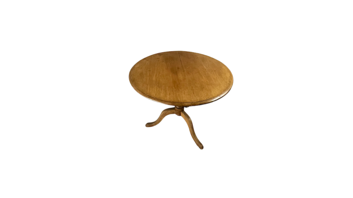 location cette table en bois ronde vintage pour vos événements