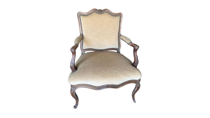 Location fauteuil velours beige événements, location fauteuil vintage, événements bohèmes