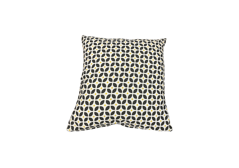 Location coussin motif rétro, location coussin en coton pour les événements, location coussin avce motif gris et jaune événements, location coussin mariage, location décoration événements, location décoration séminaire