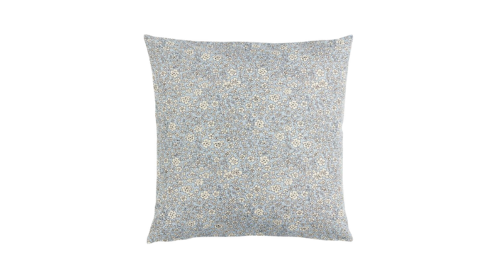 Location coussin bleu fleurs événements, location coussin motif fleuri, location décoration événement guinguette