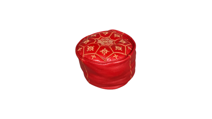 Location pouf cuir rouge événements, location pouf oriental événements, location décoration événements 1001 nuits, location décoration orientale pour les événements, location pouf marocain événements