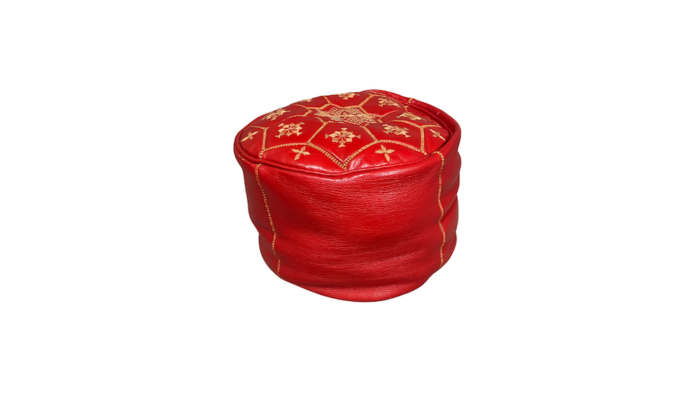 Location pouf cuir rouge événements, location pouf oriental événements, location décoration événements 1001 nuits, location décoration orientale pour les événements, location pouf marocain événements