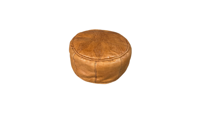 Location pouf cuir rond événements, location pouf marocain, location pouf oriental événements, location pouf en cuir marron événements, location pouf en cuir vert événements, location décoration événement 1001 nuits, location décoration mariage oriental, location décoration événement oriental