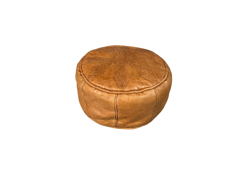 Location pouf cuir rond événements, location pouf marocain, location pouf oriental événements, location pouf en cuir marron événements, location pouf en cuir vert événements, location décoration événement 1001 nuits, location décoration mariage oriental, location décoration événement oriental