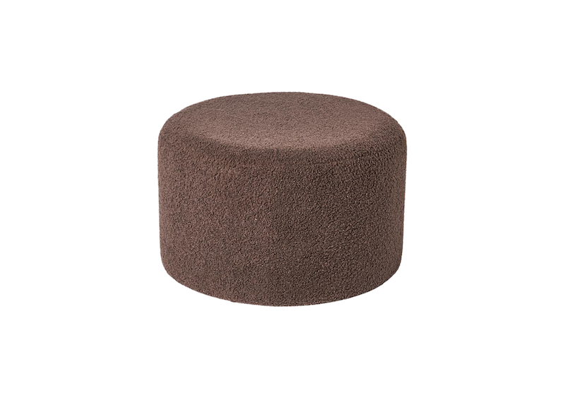 Location pouf bouclette marron événements, location pouf fourrure marron, location décoration hivernale événements, location pouf, location pouf décoration montagne événements