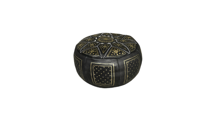 Location pouf cuir noir événements, location pouf oriental événements, location décoration événements 1001 nuits, location décoration orientale pour les événements, location pouf marocain événements