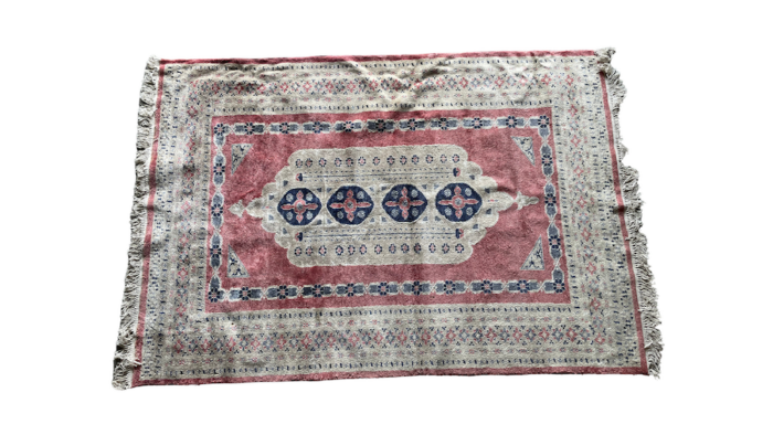 Location tapis vintage rose et bleu, location tapis oriental événements 1001 nuits, décoration mariage oriental, location tapis d'orient vintage