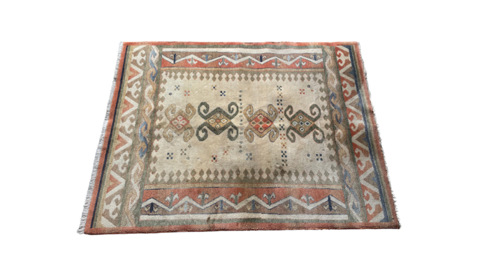 Location grand tapis vinatage, location tapis orient vintage événements, location tapis beige et rose pour les événements, location tapis oriental événements 1001 nuits, décoration mariage oriental, location tapis d'orient vintage