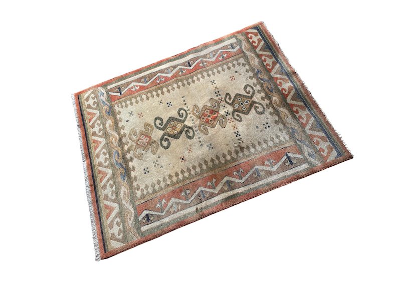 Location grand tapis vinatage, location tapis orient vintage événements, location tapis beige et rose pour les événements, location tapis oriental événements 1001 nuits, décoration mariage oriental, location tapis d'orient vintage