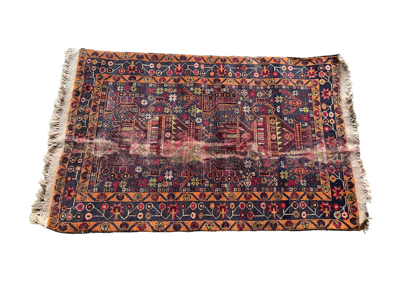 Location tapis orient coloré, Location tapis vinatage, location tapis orient vintage événements, location tapis beige et rose pour les événements, location tapis oriental événements 1001 nuits, décoration mariage oriental, location tapis d'orient vintage