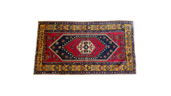 location ce tapis rouge et bleu de style oriental, Location tapis orient coloré, Location tapis vinatage, location tapis orient vintage événements, location tapis beige et rose pour les événements, location tapis oriental événements 1001 nuits, décoration mariage oriental, location tapis d'orient vintage