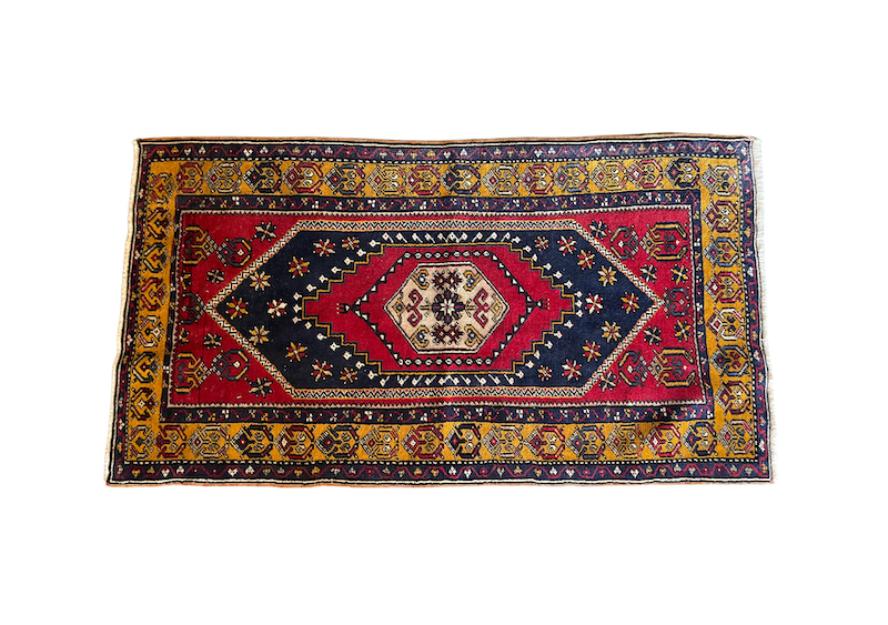 location ce tapis rouge et bleu de style oriental, Location tapis orient coloré, Location tapis vinatage, location tapis orient vintage événements, location tapis beige et rose pour les événements, location tapis oriental événements 1001 nuits, décoration mariage oriental, location tapis d'orient vintage