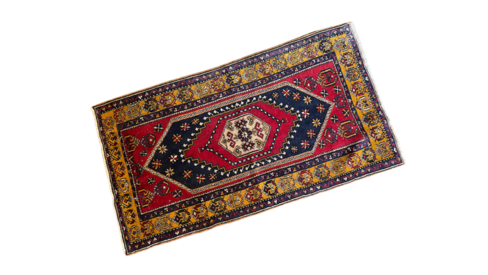 location ce tapis rouge et bleu de style oriental, Location tapis orient coloré, Location tapis vinatage, location tapis orient vintage événements, location tapis beige et rose pour les événements, location tapis oriental événements 1001 nuits, décoration mariage oriental, location tapis d'orient vintage