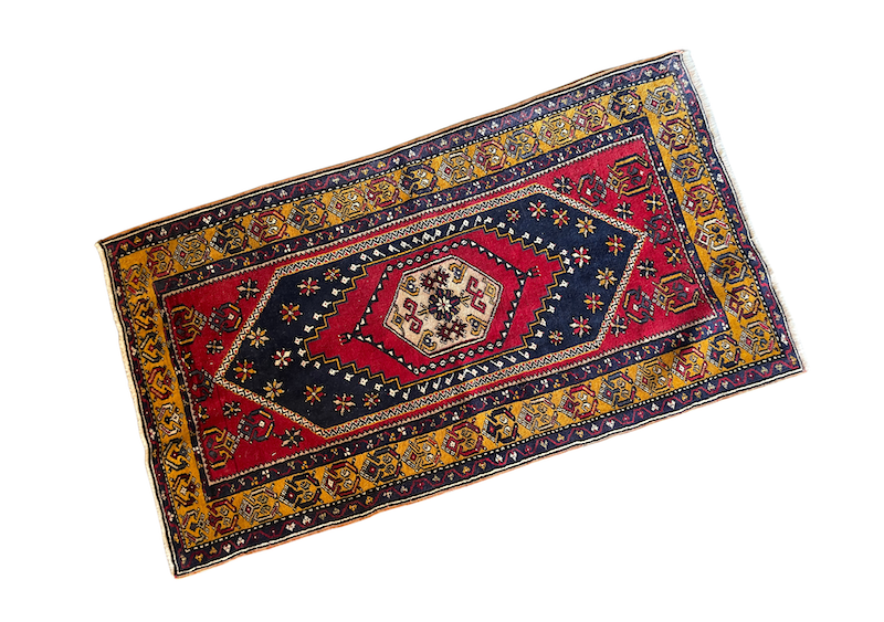 location ce tapis rouge et bleu de style oriental, Location tapis orient coloré, Location tapis vinatage, location tapis orient vintage événements, location tapis beige et rose pour les événements, location tapis oriental événements 1001 nuits, décoration mariage oriental, location tapis d'orient vintage