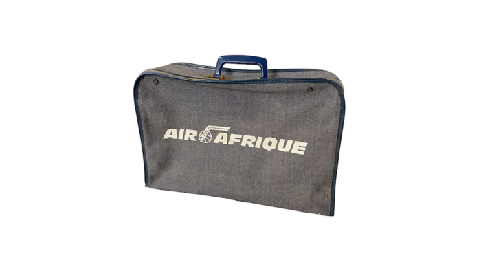 Location valise Air Afrique événements, location valise tissu gris vintage événements, location décoration mariages, location décoration thème voyage