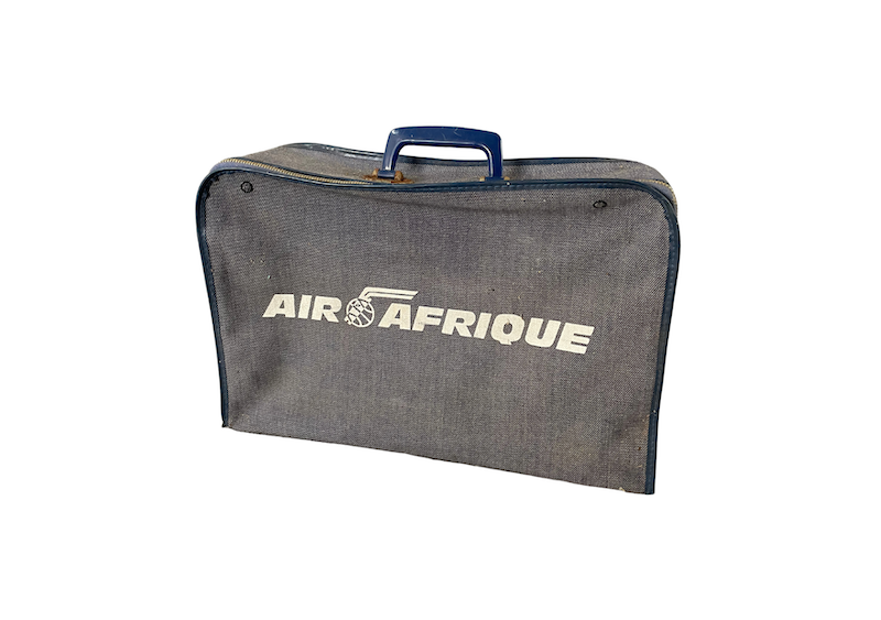 Location valise Air Afrique événements, location valise tissu gris vintage événements, location décoration mariages, location décoration thème voyage