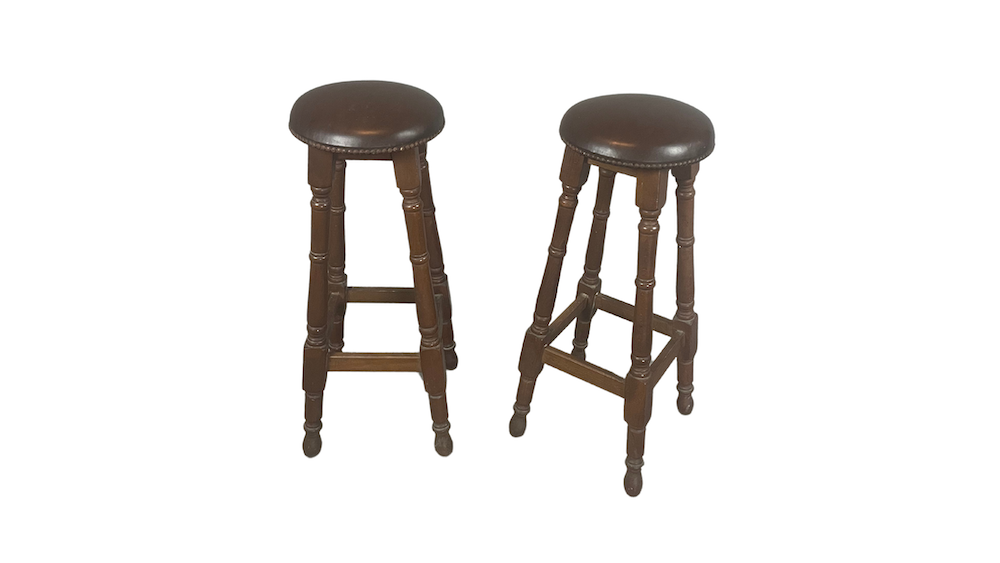 Location tabouret haut événements, location tabouret vintage en cuir, location tabouret vintage événements, location tabouret de bar événements, location mobilier événements en normandie, location mobilier événements à Paris, location mobilier événements en région parisienne