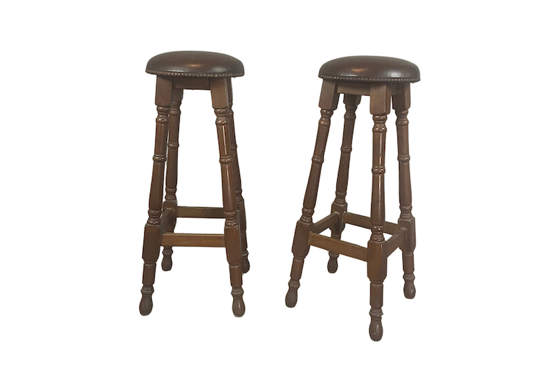 Location tabouret haut événements, location tabouret vintage en cuir, location tabouret vintage événements, location tabouret de bar événements, location mobilier événements en normandie, location mobilier événements à Paris, location mobilier événements en région parisienne