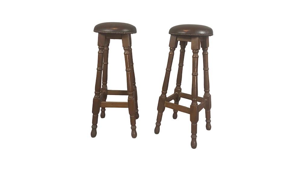 Location tabouret haut événements, location tabouret vintage en cuir, location tabouret vintage événements, location tabouret de bar événements, location mobilier événements en normandie, location mobilier événements à Paris, location mobilier événements en région parisienne