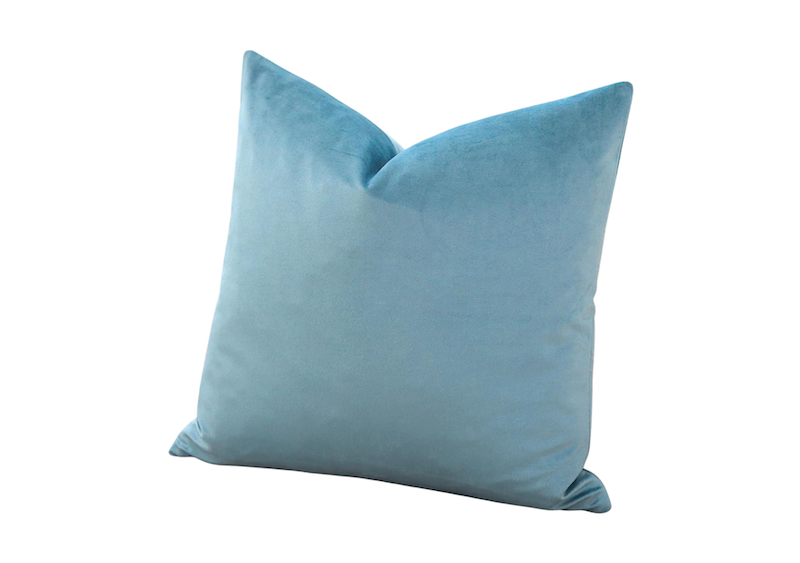 Location coussin bleu ciel événements, location coussin velours bleu ciel événements, location coussins événements, location décoration événements, mariages et séminaires, location décoration pour événements en normandie, location décoration pour événements à Paris, location décoration pour événements en région parisienne