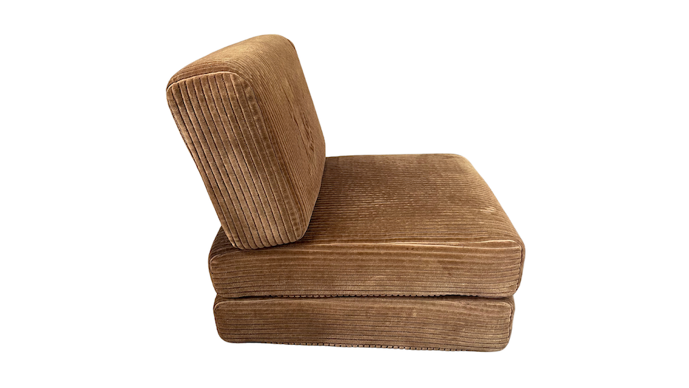 Location chauffeuse vintage événements, location fauteuil velours côtelé marron événement, location fauteuil 60's et 70's, location table basse événements en Normandie, location fauteuil événements à Paris, location fauteuils événements en région parisienne, location mobilier séminaire, soirées d'entreprises, location décoration événements