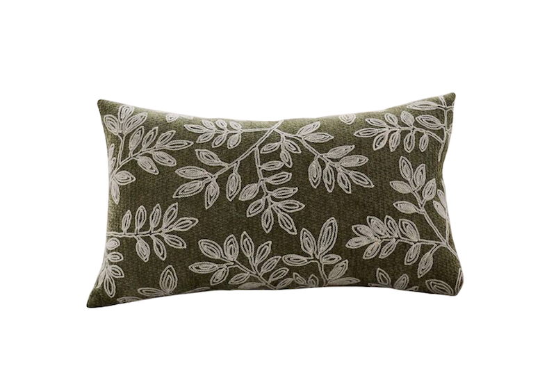 Location coussin vert brodé événements, location coussin vert foncé événements, location coussin vert avec broderies feuillages événements, location coussins événements, location décoration événements, mariages et séminaires, location décoration pour événements en normandie, location décoration pour événements à Paris, location décoration pour événements en région parisienne