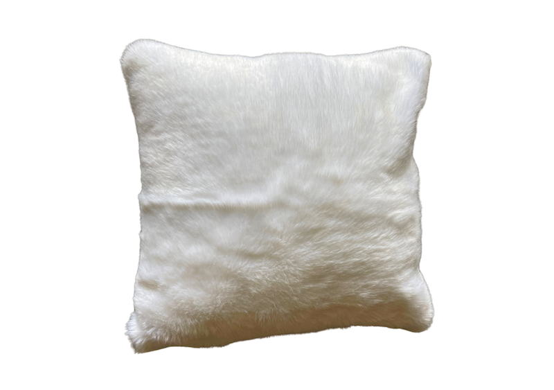 Location coussin fourrure blanche événements, location coussin fausse fourrure événements, location coussin événements thème noël, location coussin événements thème hiver, location décoration événements, mariages et séminaires, location décoration pour événements en normandie, location décoration pour événements à Paris, location décoration pour événements en région parisienne