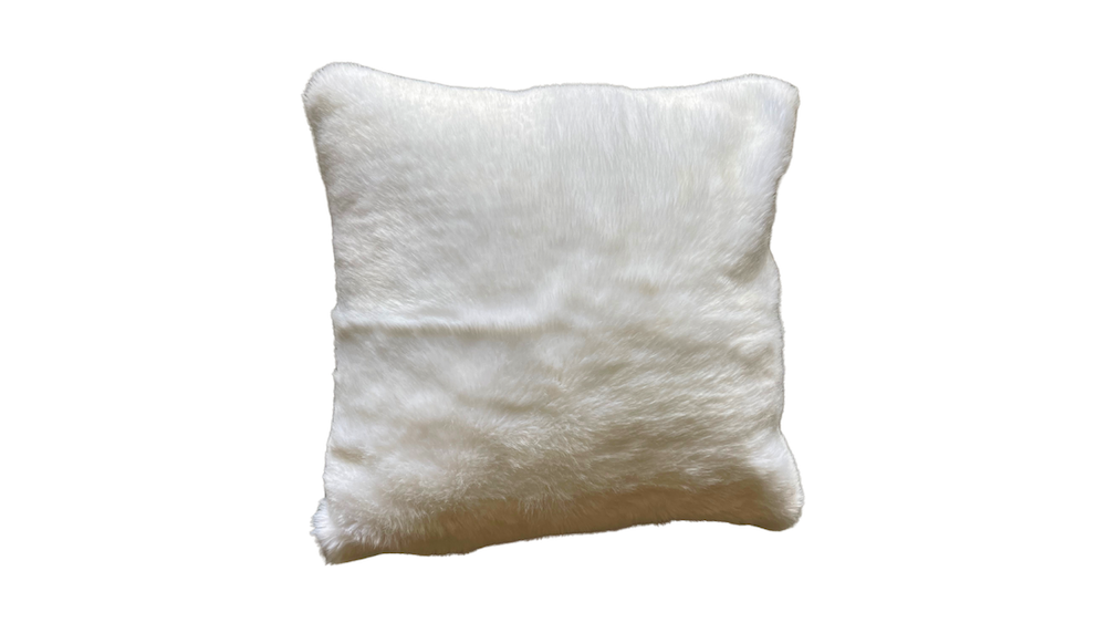 Location coussin fourrure blanche événements, location coussin fausse fourrure événements, location coussin événements thème noël, location coussin événements thème hiver, location décoration événements, mariages et séminaires, location décoration pour événements en normandie, location décoration pour événements à Paris, location décoration pour événements en région parisienne