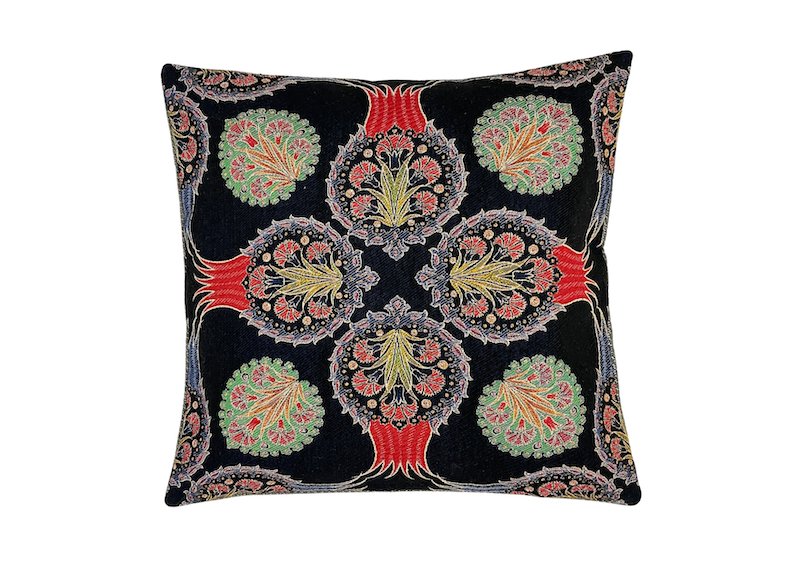 Location coussin fleurs orientales événements, Location coussin oriental brodé événements, Location coussin oriental événements, location coussin 1001 nuits événements, location coussin événements orientaux, location coussin marocain événements, location coussin marron événements, location décoration événements, mariages et séminaires, location décoration pour événements en normandie, location décoration pour événements à Paris, location décoration pour événements en région parisienne